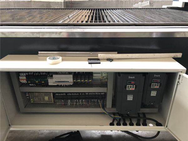 Mesin laser cutting logam cnc / pemotong laser serat optik